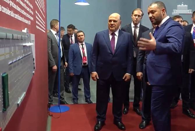 В рамках выставки “ИННОПРОМ” премьер-министр РФ ознакомился с павильоном Армении

