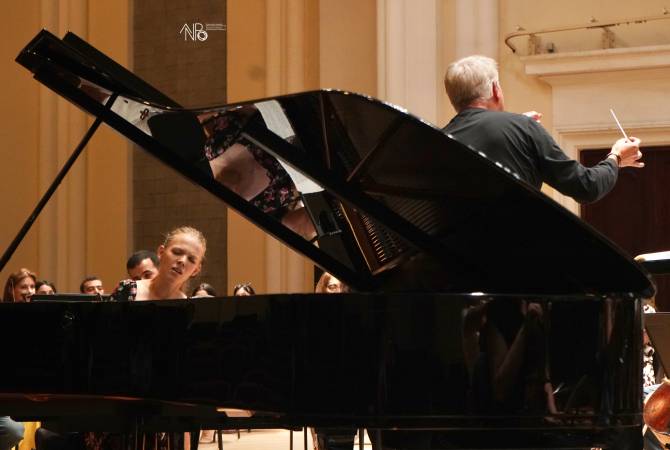 На одной сцене выступят Тигран Мансурян, Александр Либрайх и юная пианистка Ева 
Геворгян
