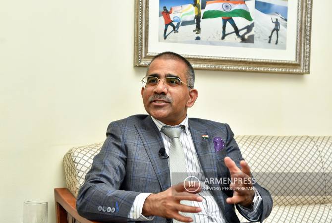 سفير الهند بأرمينيا كيشان دان ديوال يقول لأرمنبريس أن ممر الخليج الفارسي-البحر الأسود موضع 
مفاوضات بين أرمينيا والهند 