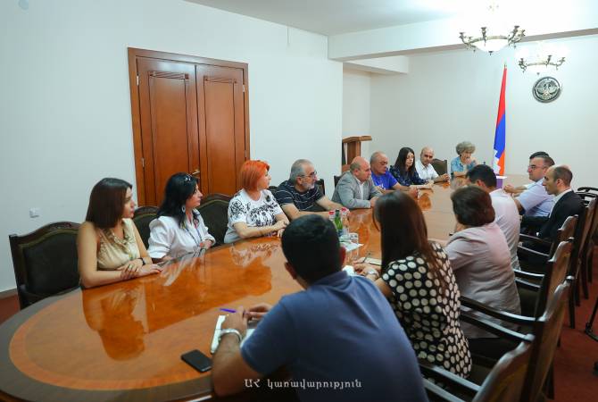 El ministro de Estado de Artsaj discutió con la Federación Armenia de Turismo temas de 
desarrollo del área