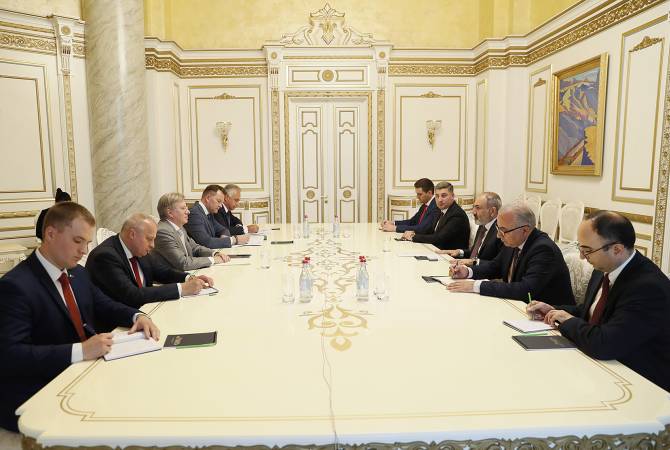 Премьер-министр Пашинян обсудил с министром транспорта РФ вопросы углубления 
сотрудничества