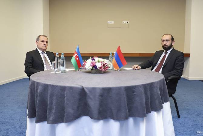 Mirzoián a su colega azerbaiyano: “La solución política del conflicto es importante para alcanzar 
la paz en la región"
