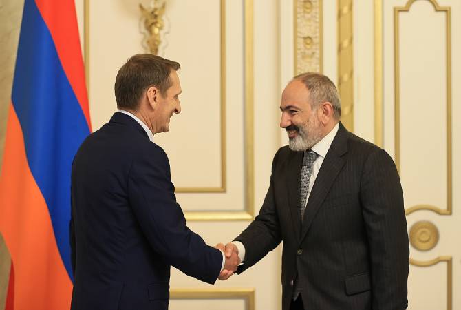 رئيس الوزراء الأرميني نيكول باشينيان يستقبل مدير المخابرات الخارجية الروسية سيرجي ناريشكين 