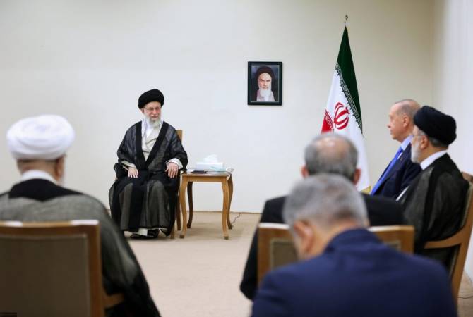 Irán se opondrá a la política de bloqueo de su frontera con Armenia, dijo el líder Alí Jamenei