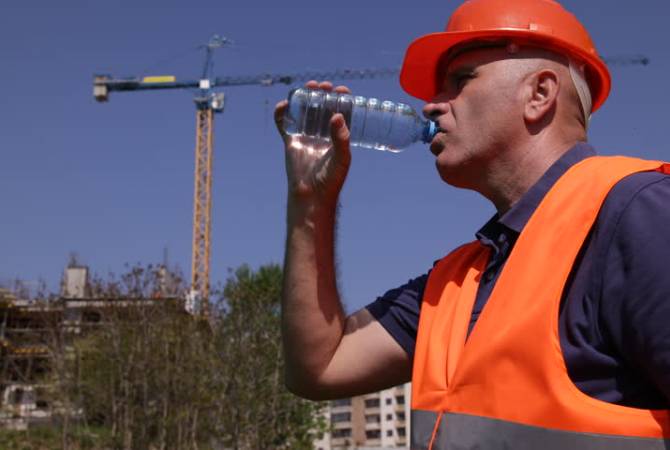 Работу в жару: профсоюзы призывают принять общеевропейский закон 

