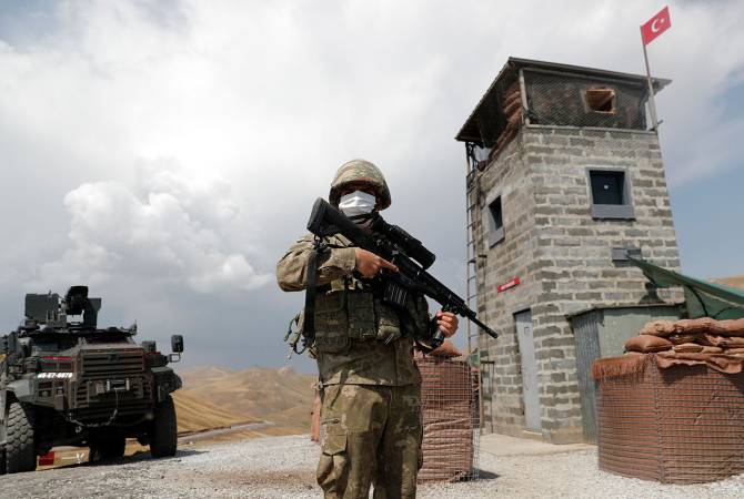 Турецкая военная база на севере Ирака подверглась артобстрелу
