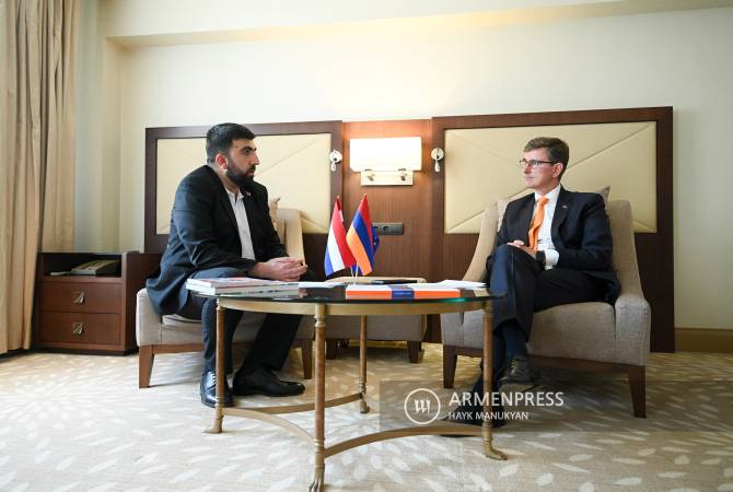 Нидерланды поддерживает Армению в вопросе возвращения военнопленных: посол 
Нидерландов

