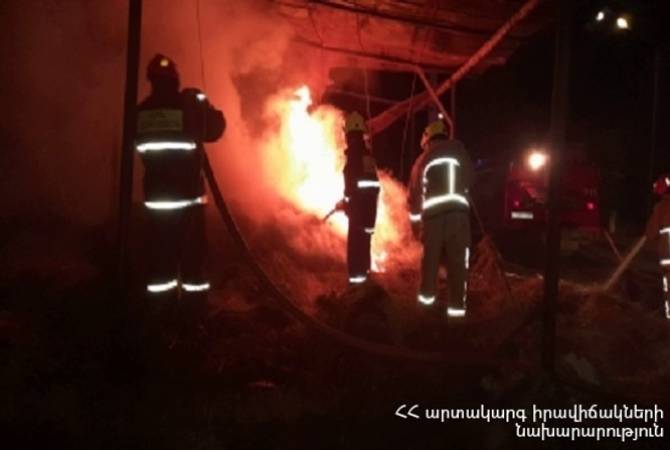 В селе Арзакан Котайкской области сгорели крыша хлева и около 280 тюков кормов