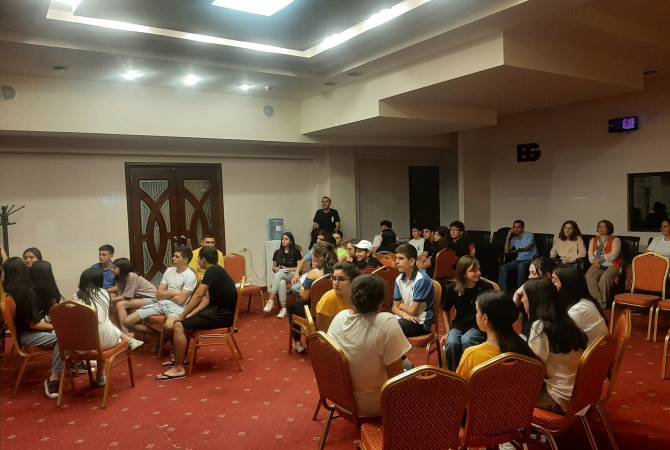 Comenzó la Olimpíada panarmenia de armenología  con la participación de estudiantes de 
Armenia, Artsaj y la diáspora
