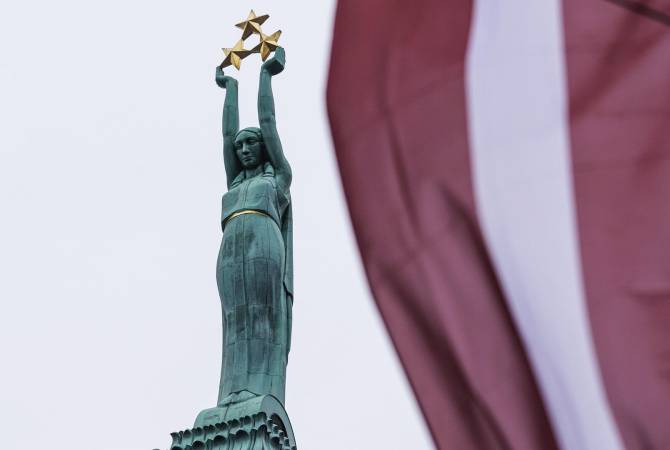 Լատվիայի Սեյմը ԵՄ-ի երկրներին կոչ Է արել դադարեցնել վիզաների տրամադրումը 
ռուսաստանցիներին ու բելառուսներին