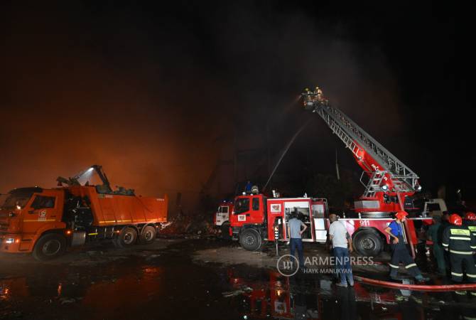 На месте взрыва помощь спасателям оказывает и личный состав Российско-Армянского 
центра гуманитарного реагирования