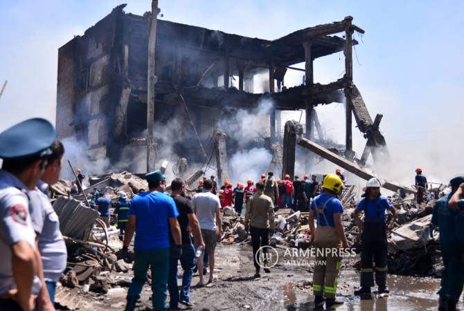 Количество жертв взрыва в ТЦ «Сурмалу» достигло 16 человек: продолжаются поисково-
спасательные работы