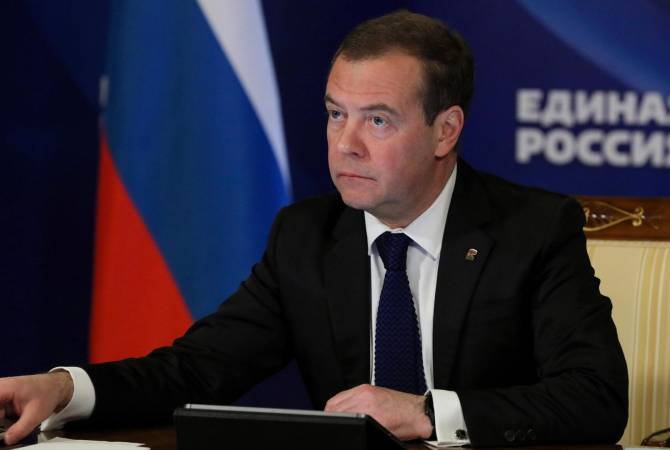 Медведев: жители ЕС не поддерживают антироссийские санкции

