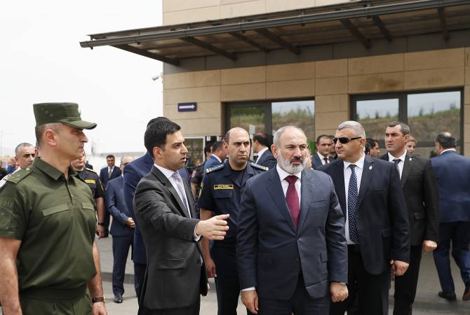 El primer ministro se familiarizó con las actividades y reformas previstas en la aduana de 
Bagratashén