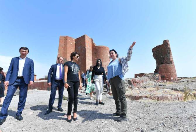 Anna Hakobyan a visité la forteresse de Dashtadem  