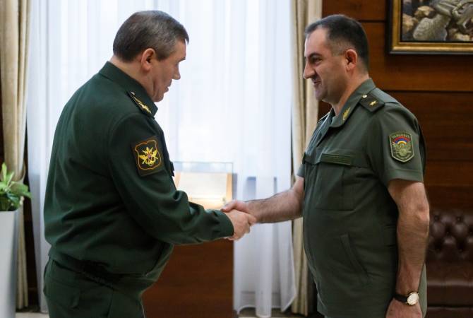 Los jefes de las Fuerzas Armadas de Armenia y Rusia discutieron la modernización de las 
Fuerzas Armadas de Armenia