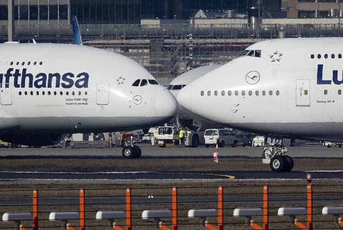  Сотни рейсов авиакомпании Lufthansa отменили в связи с забастовкой пилотов
 