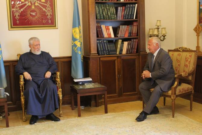 Catholicos Aram I, Ambassador Atabekyan discuss current situation in Armenia and Lebanon 
