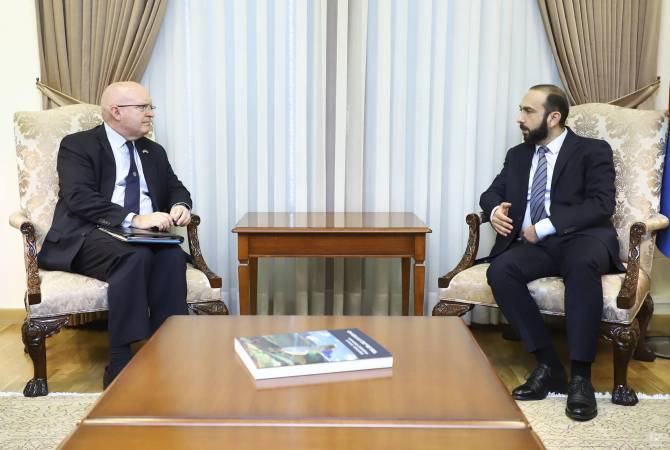 Reunión del canciller armenio con el copresidente estadounidense del Grupo de Minsk de la 
OSCE