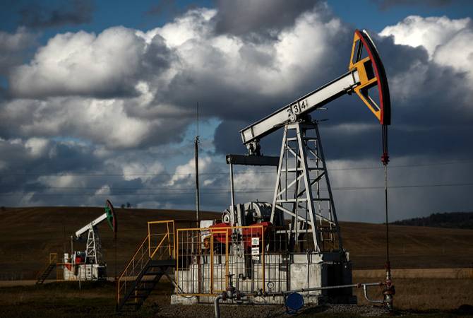 Песков опроверг сообщения о возможной скидке на нефть для Индии при отказе от 
потолка цен
