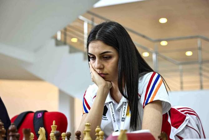 عضوة منتخب أرمينيا للشطرنج ماريم مكرتشيان تحرز بطولة العالم للشطرنج للشابات