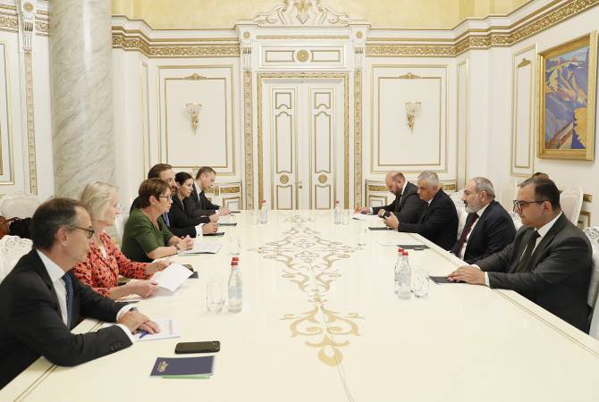 Reunión del primer ministro de Armenia con la presidente del Banco Europeo para la 
Reconstrucción y el Desarrollo