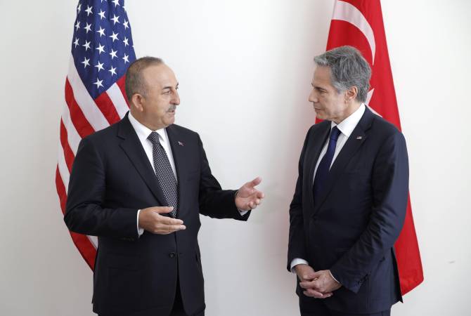 Antony Blinken y Mevlüt Çavuşoğlu discutieron la tensa situación en el sur del Cáucaso