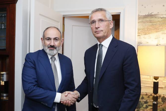 Con el secretario general de la OTAN, Pashinián se refirió a la agresión de Azerbaiyán en 
territorio soberano de Armenia