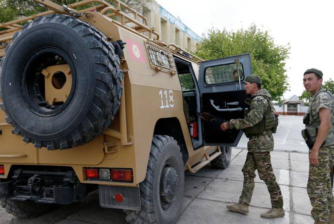 Киргизия и Таджикистан договорились отвести тяжелую технику от границы

