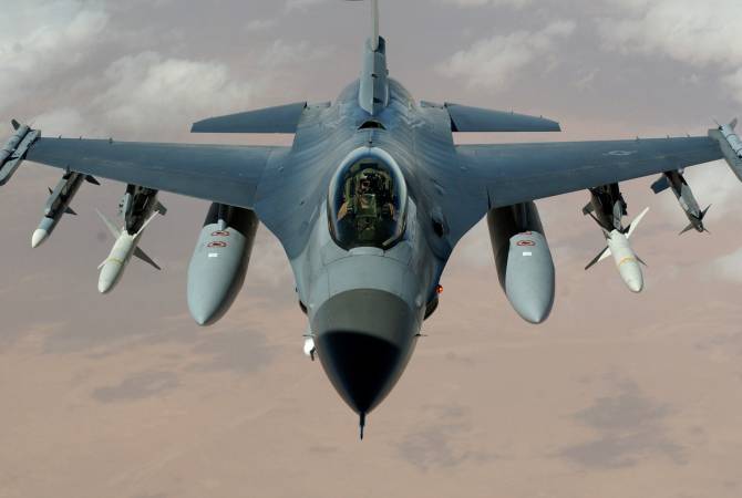 Ограничить  продажу  F-16  Турции  и  прекратить  военную  поддержку  Азербайджану.  
Роберт  Менендес