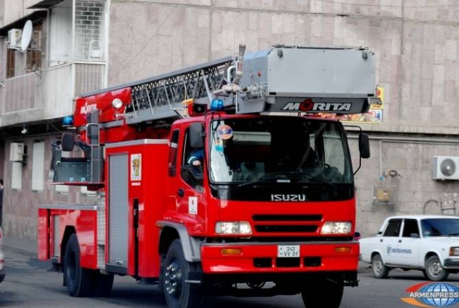 Спасатели потушили пожар в одной из квартир дома 2 по Минской улице в Ереване