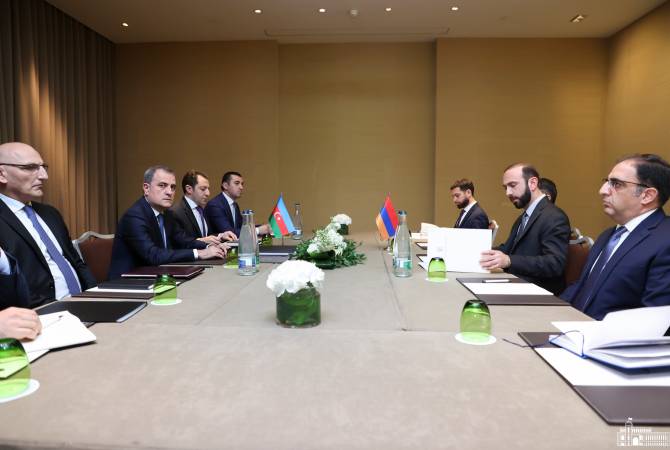 Armenian, Azerbaijani FMs start talks in Geneva 