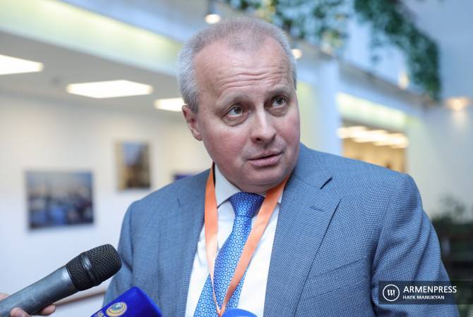 Rusya Büyükelçisi: Stanislav Zas, KGAÖ'nün önerilerini Ermenistan Başbakanı'na sundu