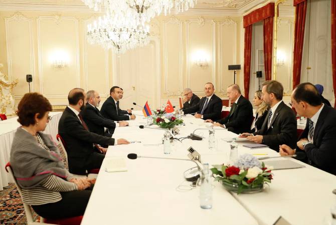 В Праге началась встреча премьер-министра Армении и президента Турции 

