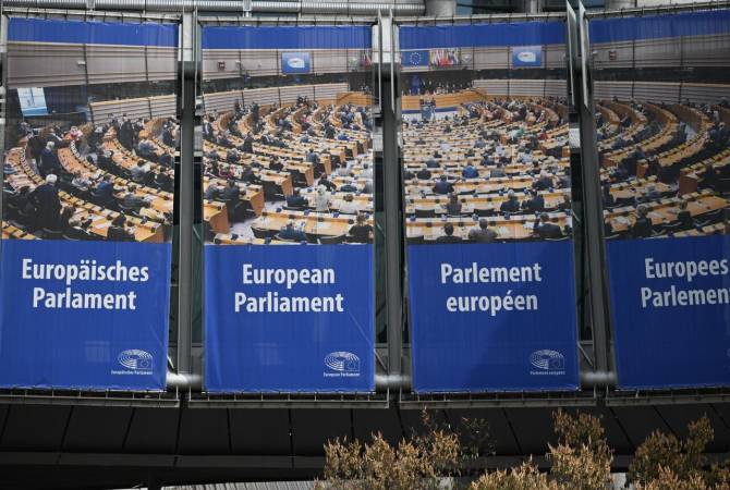  Глава Европарламента призвала ЕС поставлять Киеву тяжелое вооружение

 