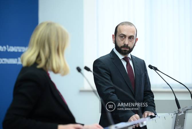 بالتوازي مع المفاوضات تُظهر أذربيجان سلوكاً هداماً متطرفاً باستمرار-وزير خارجية أرمينيا بمؤتمر صحفي  
مع نطيرته النروجية