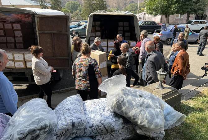L’USAID fournira des colis d’aide à 1 500 familles touchées par les récentes attaques azéries à 
Vayots Dzor