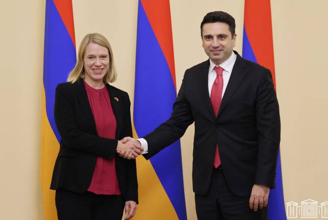 Спикер парламента Армении принял главу МИД Норвегии

