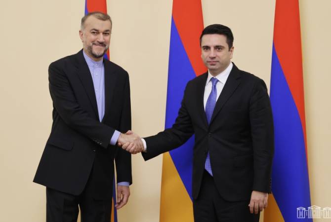 El canciller de Irán considera realista aumentar el volumen del comercio con Armenia a tres mil 
millones de dólares
