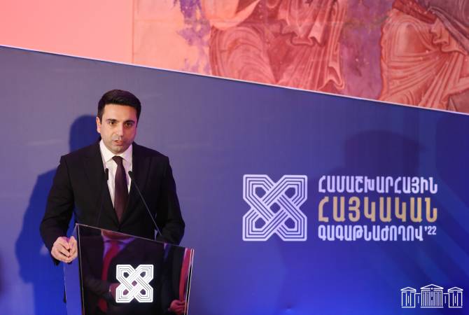 Alén Simonián ante la Cumbre Mundial Pan-Armenia: “La diáspora mantiene su mente sobria y 
hace juicios correctos”