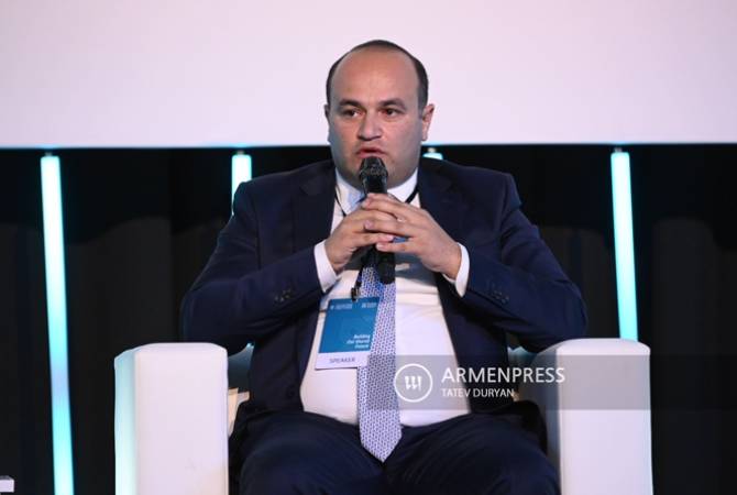 Narek Mkrtchián: "La Cumbre Mundial Armenia ofrece un diálogo entre la madre patria y la 
diáspora"