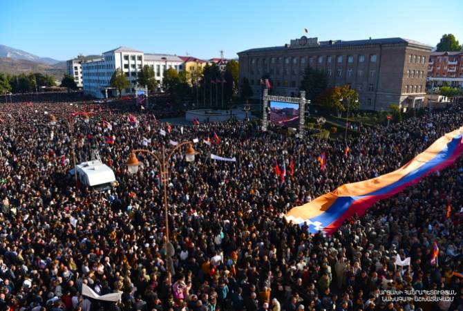 Messages lors d'un rassemblement de masse à Stepanakert, capitale de l'Artsakh