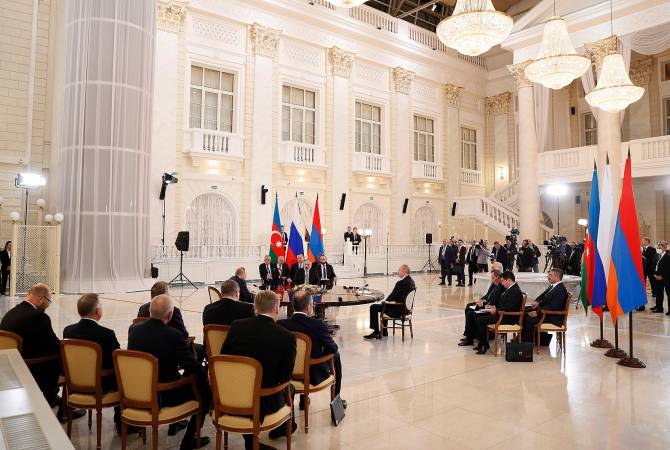 По итогам трехсторонней встречи премьера Армении, президентов РФ и Азербайджана в 
Сочи принято совместное заявление