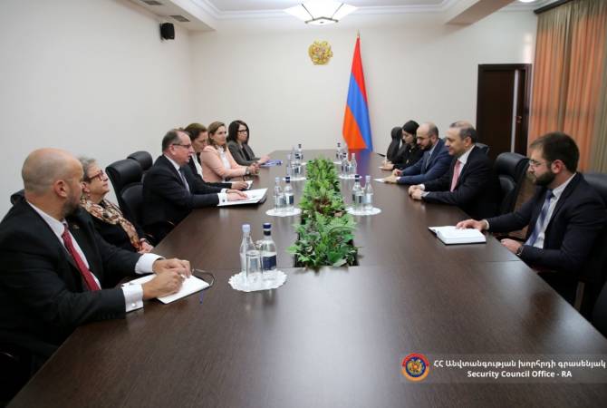 Секретарь Совета безопасности Армении принял делегацию, возглавляемую главой 
миссии наблюдателей ЕС в Армении и в Грузии