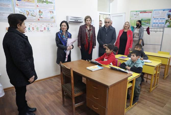 En la comunidad de Ferik, provincia de Armavir, habitada por iezidíes, se creó el primer 
establecimiento preescolar