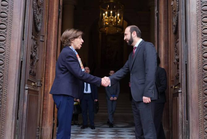 El canciller de Armenia agradeció a su colega de Francia por la posición de su gobierno ante la 
agresión de Azerbaiyán