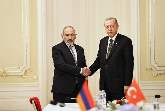 Nikol Pashinyan évalue positivement la réunion et l'entretien téléphonique avec le président de 
la Turquie