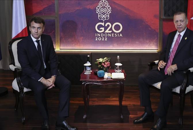  На Бали состоялась встреча президентов Франции и Турции 

 