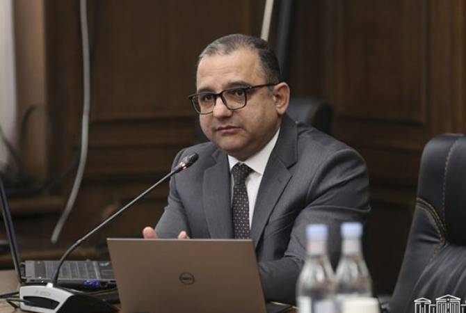 Ministro de Finanzas: “En 2023, el Banco Central deberá continuar con la política de altas tasas 
de interés”