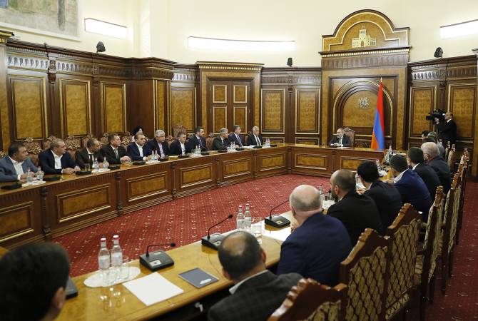 PM Pashinyan receives a group of Ukrainian-Armenian businessmen